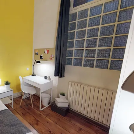 Rent this 5 bed room on 4 Quai Lucien Lombard in 31000 Toulouse, France