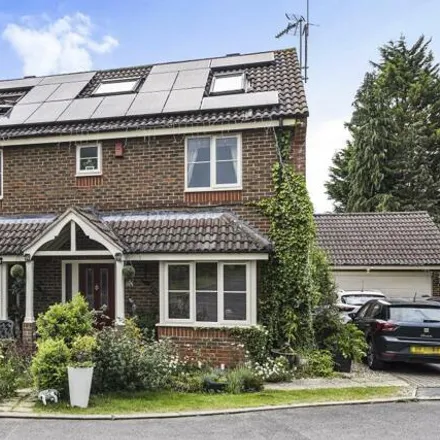 Buy this 6 bed house on 2a Edward Road in Kennington, OX1 5PE
