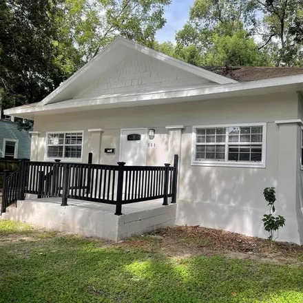 Rent this 3 bed house on 590 South Broadway Avenue in Bartow, FL 33830