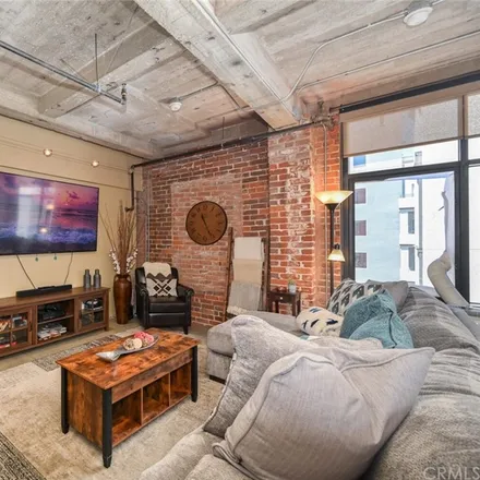 Image 2 - 813 Locust Avenue, Long Beach, CA 90813, USA - Loft for sale