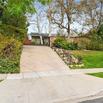 Image 3 - 23921 Crosson Drive, Los Angeles, CA 91367, USA - House for sale