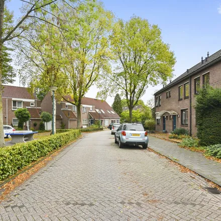 Rent this 3 bed apartment on Bredevaert 8 in 5171 MJ Kaatsheuvel, Netherlands