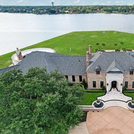 Buy this 6 bed house on 419 Lake Shore Drive in El Lago, Harris County