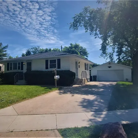 Buy this 3 bed house on 3204 Lee Ellen Place in Columbus, OH 43207