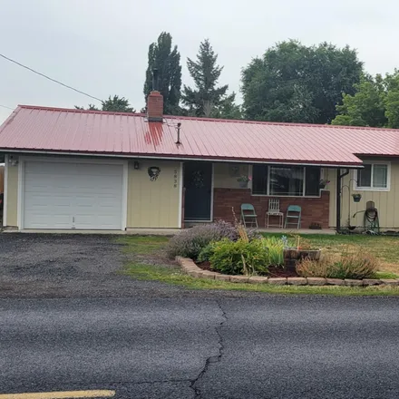 Buy this 3 bed house on 3101 Onyx Avenue in Klamath Falls, OR 97603