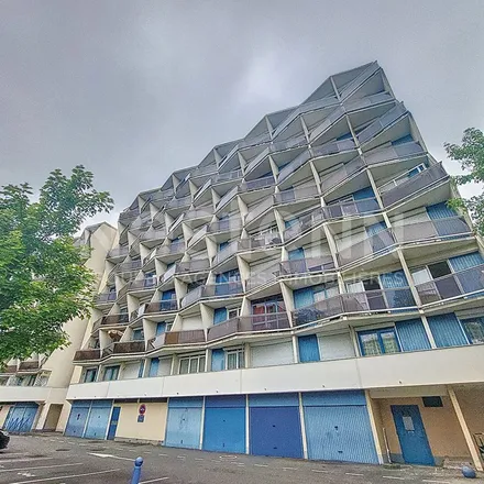 Image 4 - 2 Rue de la République, 78370 Plaisir, France - Apartment for rent