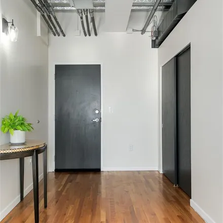 Image 3 - Skylofts, 2020 Arapahoe Street, Denver, CO 80205, USA - Apartment for rent
