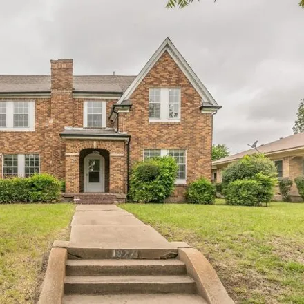 Buy this 3 bed house on 1931 Cedar Crest Boulevard in Dallas, TX 75203