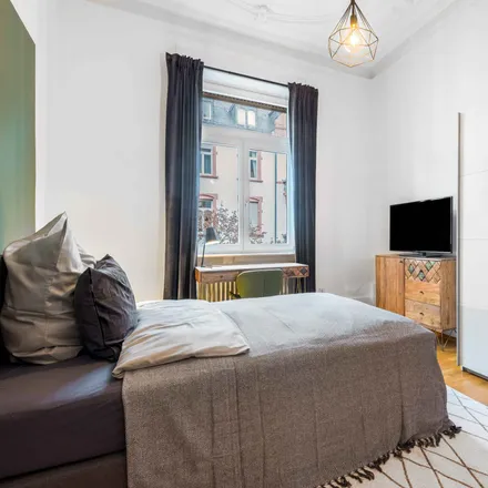 Rent this 3 bed room on Ristorante Isoletta in Feldbergstraße 31, 60323 Frankfurt