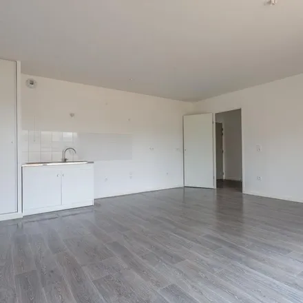 Rent this 2 bed apartment on 40 Route de Limours in 91340 La Roche, France