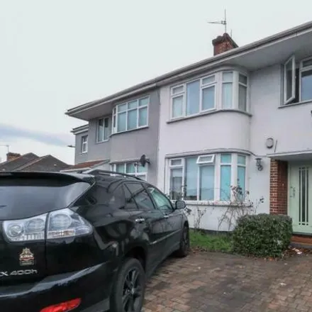 Rent this 4 bed duplex on unnamed road in London, NW9 8JU