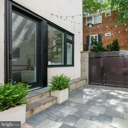 Image 2 - 2007 Addison Street, Philadelphia, PA 19146, USA - Townhouse for sale