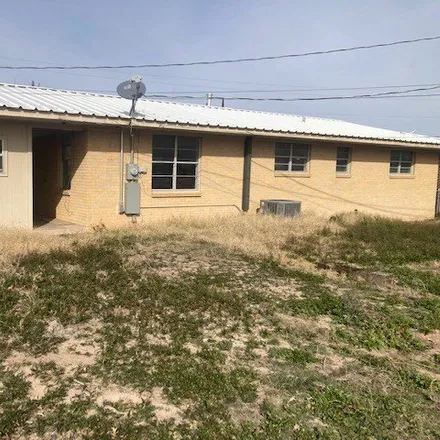 Image 4 - 313 East 3rd Street, Iraan, TX 79744, USA - House for sale