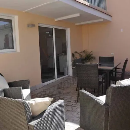 Rent this 4 bed apartment on Colón
