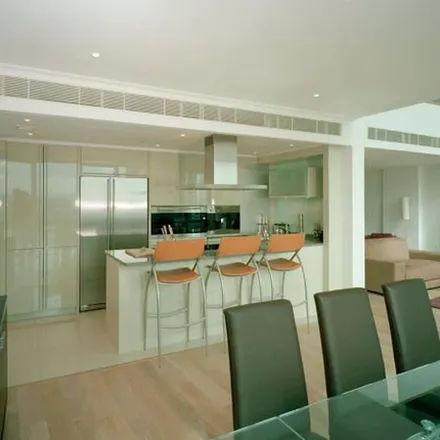 Rent this 3 bed apartment on Burger & Lobster in 18 Hertsmere Road, Canary Wharf