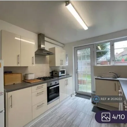 Image 1 - The Fairway, Broadfields, London, NW7 3HP, United Kingdom - Apartment for rent