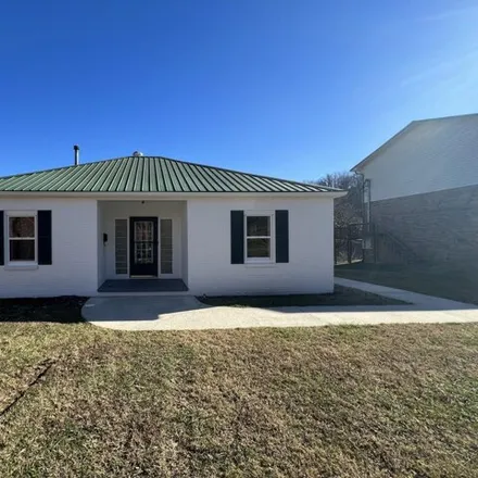 Buy this 2 bed house on 301 West Liberty Street in La Follette, TN 37766
