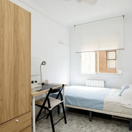 Rent this 5 bed room on Carrer de Sicília in 16, 08917 Badalona