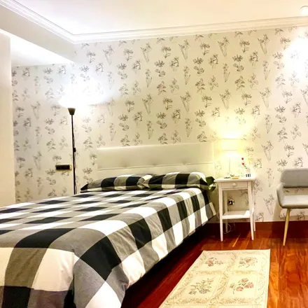 Rent this 1 bed room on Calle Rodríguez Arias / Rodriguez Arias kalea in 64, 48013 Bilbao