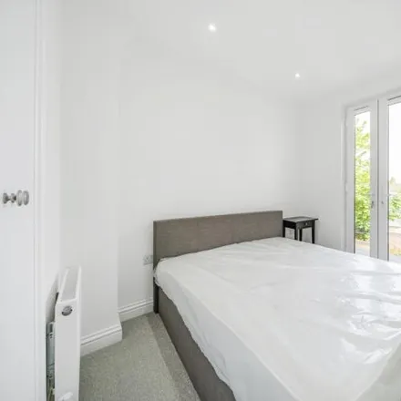 Image 3 - 22, 24, 26, 28 Mossbury Road, London, SW11 2PA, United Kingdom - Apartment for rent