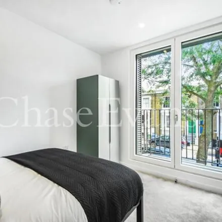 Image 6 - Garden Houses, Wansey Street, London, SE17 1LH, United Kingdom - Townhouse for rent