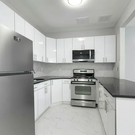 Image 3 - 7319 Lighthouse Drive, New York, NY 11692, USA - Apartment for rent