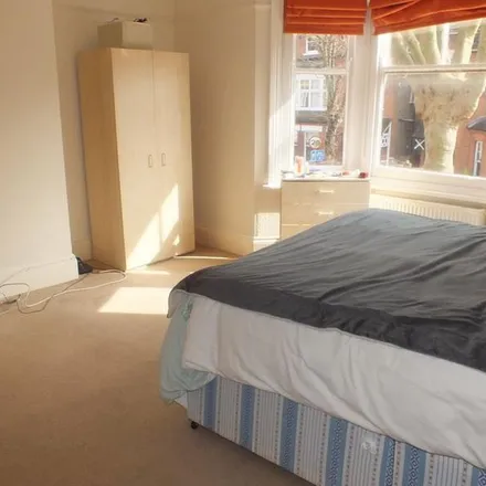 Rent this 1 bed apartment on unnamed road in London, KT6 4QU