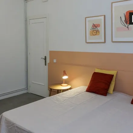 Rent this 4 bed room on Carrer de la Mare de Déu del Pilar in 15, 08003 Barcelona