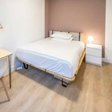 Rent this 4 bed room on Delflandplein in Voorburgstraat 252B, 1062 JB Amsterdam