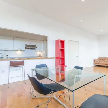 Image 4 - Jubilee Mansions, Jubilee Street, St. George in the East, London, E1 3EG, United Kingdom - Apartment for sale