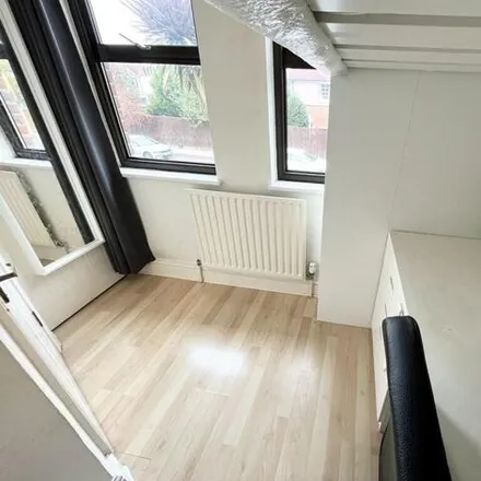 Image 7 - 66 Henfield Road, London, SW19 3HH, United Kingdom - Townhouse for rent