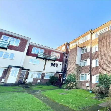 Rent this 2 bed apartment on Maitland Road in Tilehurst Road, Reading