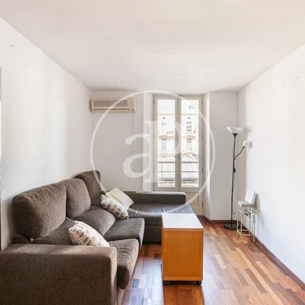 Image 2 - Farmàcia Nieto Calm, Maria Dolors, Carrer Nou de la Rambla, 28, 08001 Barcelona, Spain - Apartment for rent