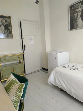 Rent this 5 bed room on Madrid in Paseo de las Delicias, 91