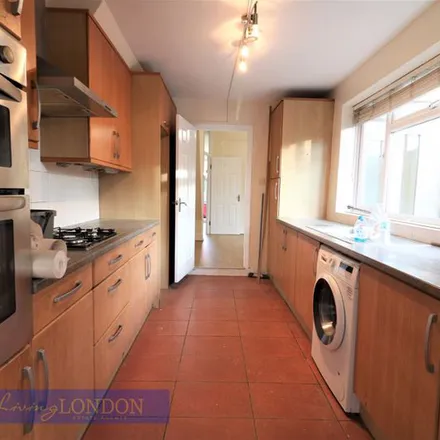 Image 7 - 308 Forest Road, London, N9 8RU, United Kingdom - Apartment for rent