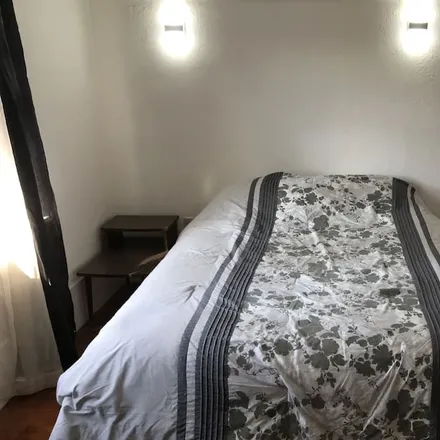 Rent this 1 bed apartment on Oakland