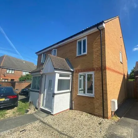 Rent this 2 bed duplex on Humber Close in Didcot, OX11 7RU