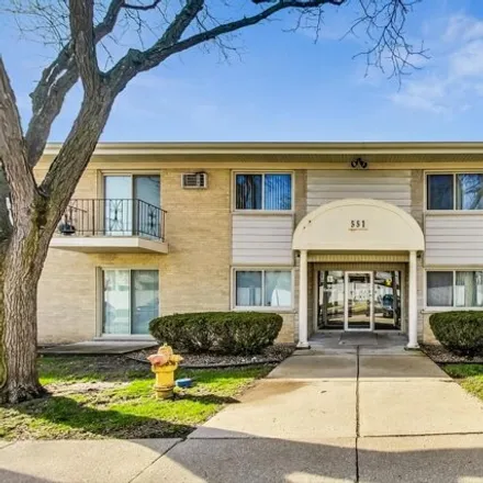 Buy this 2 bed condo on 538 Carlysle Drive in Clarendon Hills, DuPage County