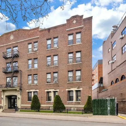 Image 2 - 601 Ocean Parkway, New York, NY 11218, USA - Condo for sale