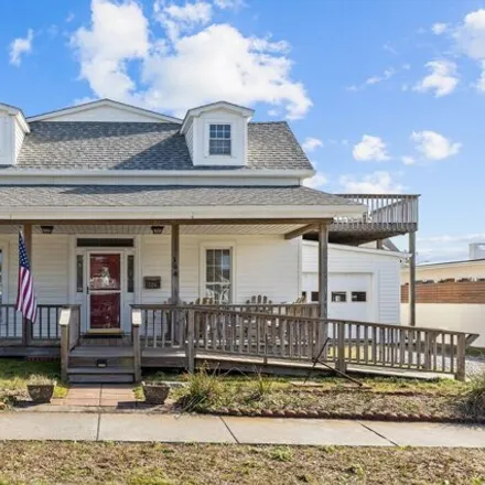 Buy this 4 bed house on 126 Gordon Street in Beaufort, NC 28516