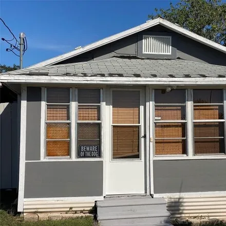 Buy this 2 bed house on 493 Palm Street in Frostproof, Polk County