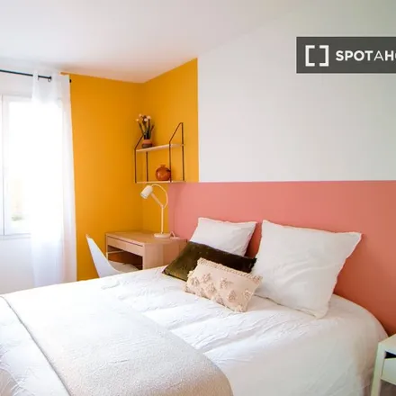 Rent this 4 bed room on 181 Avenue du Président Wilson in 93210 Saint-Denis, France