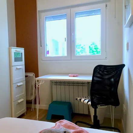 Rent this 4 bed room on Madrid in Calle de Álvaro de Bazán, 29