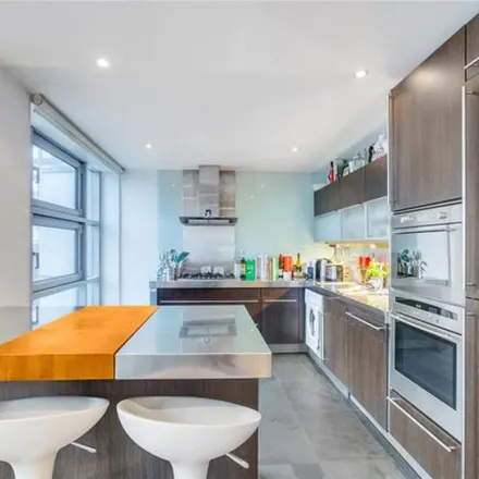 Rent this 2 bed apartment on Silbury Street in London, N1 7NG