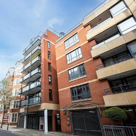 Rent this 3 bed apartment on Drayton Court in Drayton Gardens, London