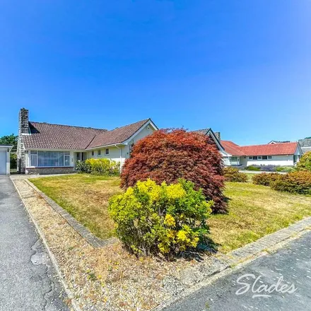 Image 3 - Colemere Gardens, Highcliffe-on-Sea, BH23 5NL, United Kingdom - House for rent