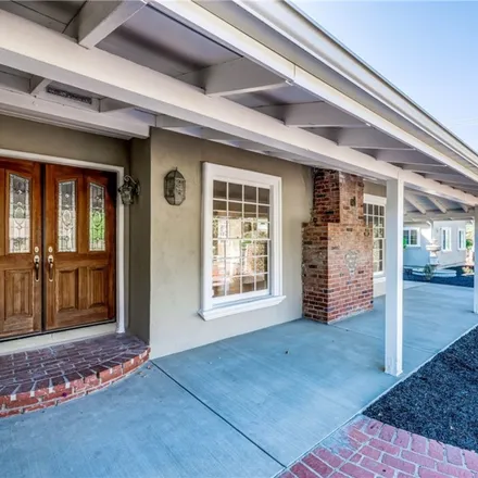 Image 4 - 5065 Geyser Avenue, Los Angeles, CA 91356, USA - House for sale