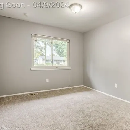 Image 7 - 2496 Oakcrest Road, Sterling Heights, MI 48310, USA - House for sale