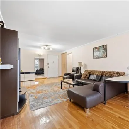 Image 2 - 800 Ocean Parkway, New York, NY 11230, USA - Apartment for sale