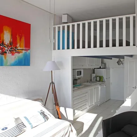 Rent this 1 bed apartment on 34140 Mèze